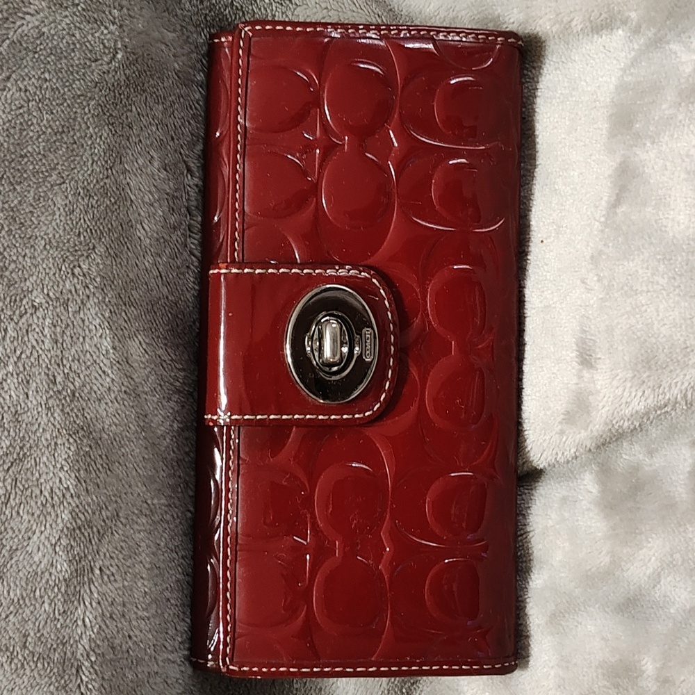 COACH TURNLOCK EMBOSSED PATENT SLIM ENVELOPE WALLET
